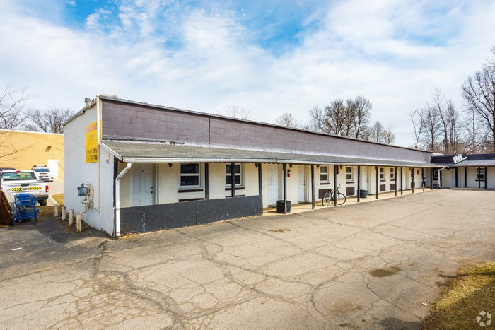 Best Motel - Real Estate Photo (newer photo)